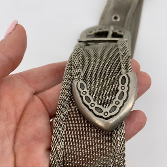 Help find The limited silver metal belt - Picture 5 of 5